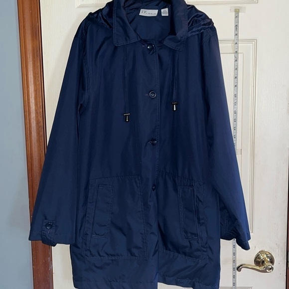 The Tog shop-XL-navy blue rain jacket with hood. Multi pocket raincoat. - Picture 1 of 16
